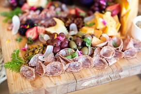 Hotel Indigo Everett - Waterfront Place by IHG