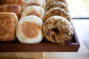 Hotel Indigo Everett - Waterfront Place by IHG