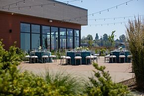 Hotel Indigo Everett - Waterfront Place by IHG