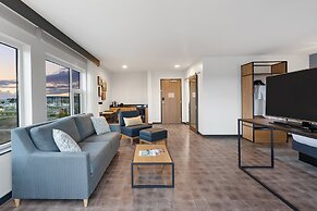 Hotel Indigo Everett - Waterfront Place by IHG