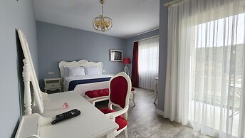 Otel Naturla Göl Evi