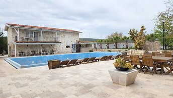 Otel Naturla Göl Evi