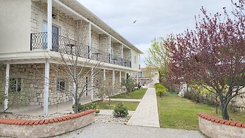 Otel Naturla Göl Evi