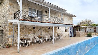 Otel Naturla Göl Evi