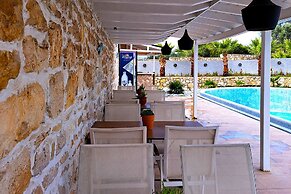 Otel Naturla Göl Evi