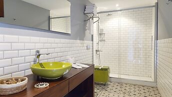 Otel Naturla Göl Evi