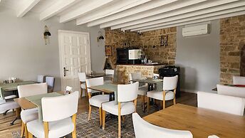 Otel Naturla Göl Evi