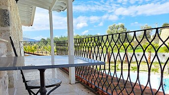 Otel Naturla Göl Evi