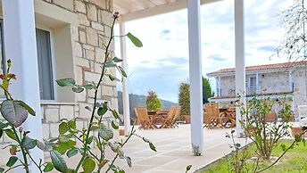 Otel Naturla Göl Evi