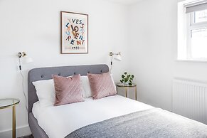 Stylish Apartment In Leafy Central Neighbourhood