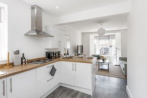 Stylish Apartment In Leafy Central Neighbourhood