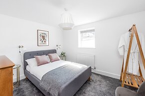 Stylish Apartment In Leafy Central Neighbourhood