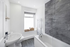 Stylish Apartment In Leafy Central Neighbourhood