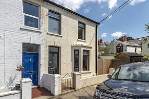 Stylish Apartment In Leafy Central Neighbourhood