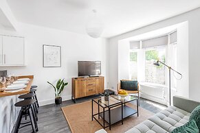 Stylish Apartment In Leafy Central Neighbourhood