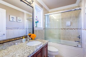 Vancouver Yuelai Guesthouse