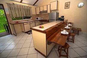 Bora Bora Holiday's Lodge and Villa