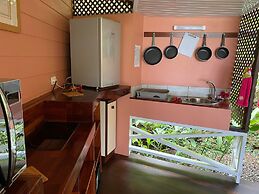 Bora Bora Holiday's Lodge and Villa