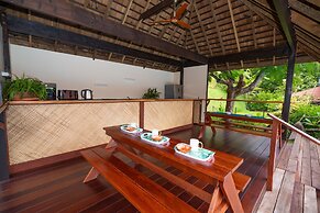 Bora Bora Holiday's Lodge and Villa