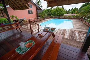 Bora Bora Holiday's Lodge and Villa