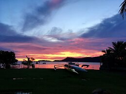 Bora Bora Holiday's Lodge and Villa