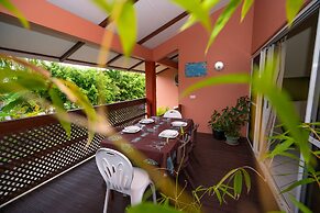 Bora Bora Holiday's Lodge and Villa