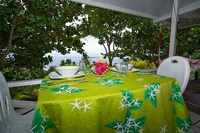 Bora Bora Holiday's Lodge and Villa