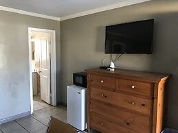 Sunshine Village Motel