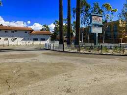 Sunshine Village Motel