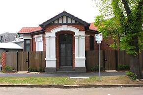 Peaceful 3 BDR in the Heart of Carlton