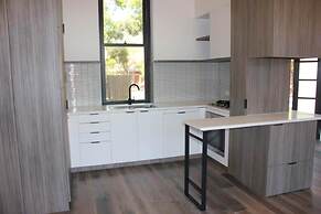 Peaceful 3 BDR in the Heart of Carlton