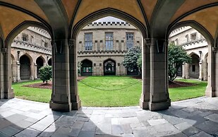 Peaceful 3 BDR in the Heart of Carlton