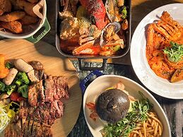 GoldOne Hotel & Suites