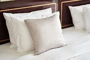 GoldOne Hotel & Suites