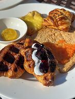 GoldOne Hotel & Suites