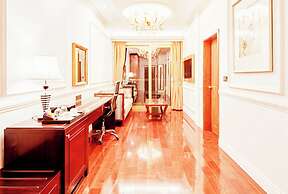GoldOne Hotel & Suites