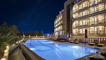 GoldOne Hotel & Suites