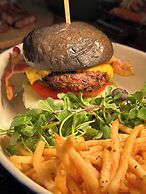 GoldOne Hotel & Suites