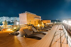 GoldOne Hotel & Suites