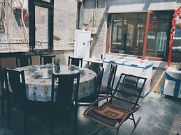 Skylit Great Wall Country House