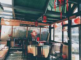 Skylit Great Wall Country House