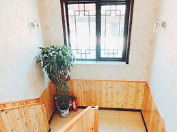 Skylit Great Wall Country House