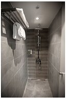 Khan Hoang Capsule Hotel - Adults Only