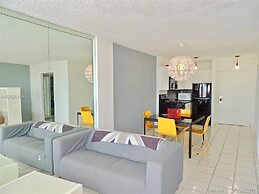 Wow Condo, Middle of South Beach, Block From Ocean