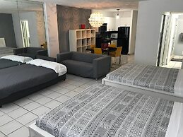 Wow Condo, Middle of South Beach, Block From Ocean