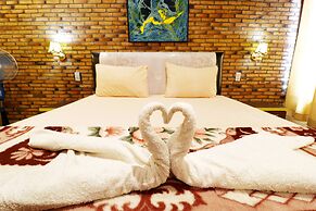 Tuk Tuk Timbul Bungalows