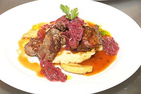 Warias Hotel & Restaurant