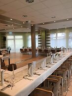 Warias Hotel & Restaurant