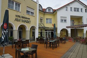 Warias Hotel & Restaurant