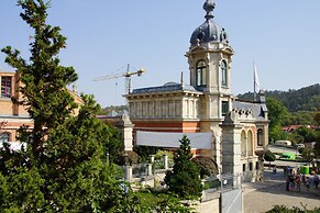 Warias Hotel & Restaurant